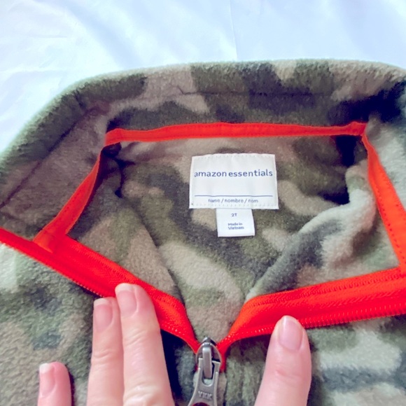 Kids, Toddler (2T) Camouflage Fleece Pullover. Pocket in front for hands. NWT - Picture 3 of 10